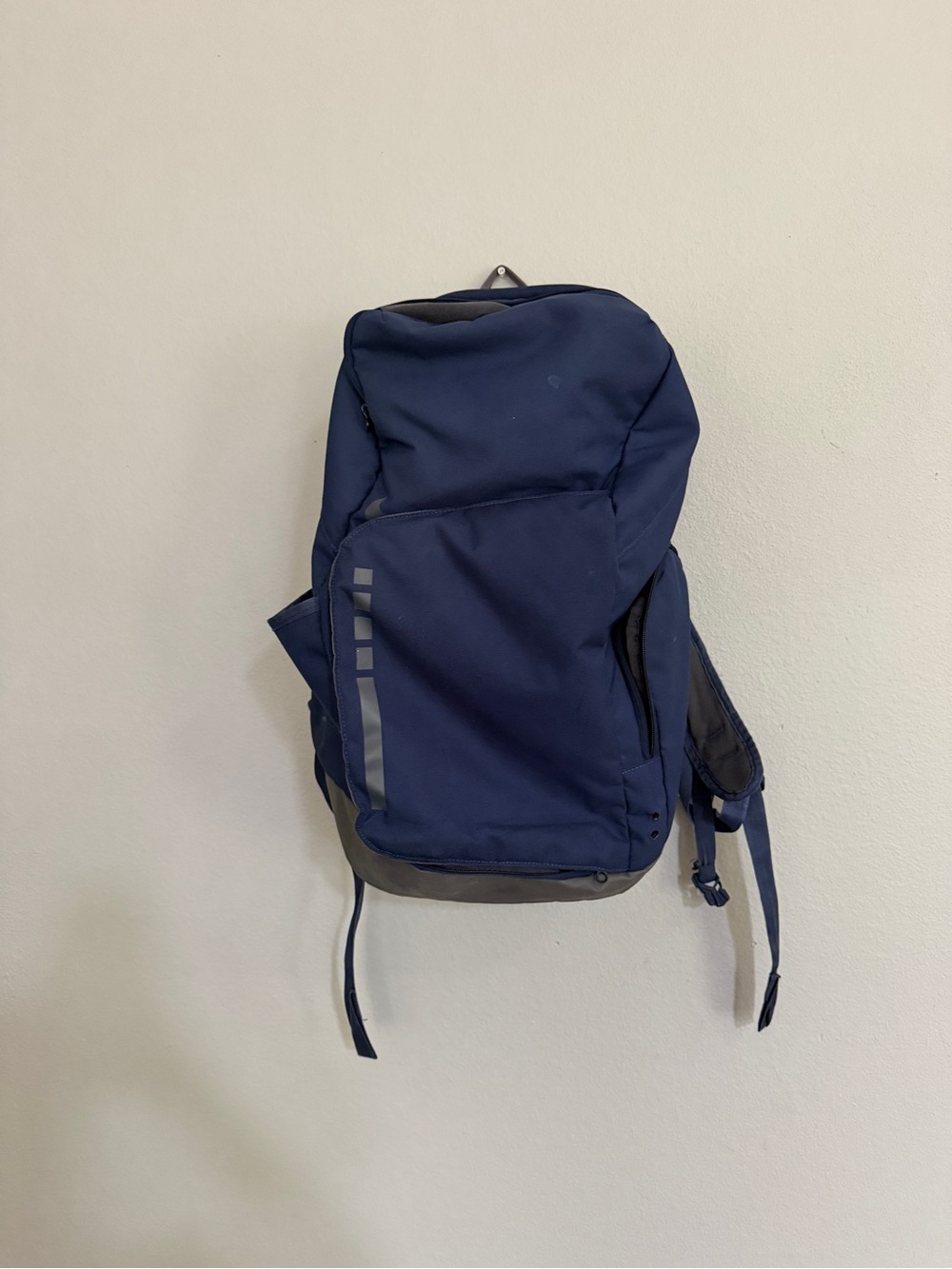 Nike Navy Blue Men's Backpack with Reflective Accent